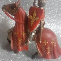 Cavaliere Re + Cavallo toga rossa Scudo giglio