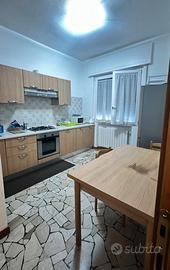 Stanza in appartamento Buccinasco