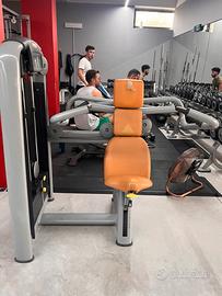 shoulder press technogym