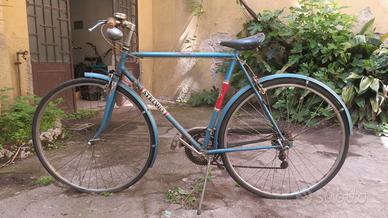 Stagionata bicicletta sportiva