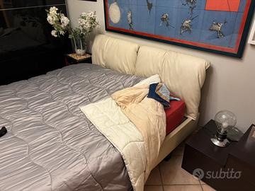 Letto matrimoniale imbottito beige