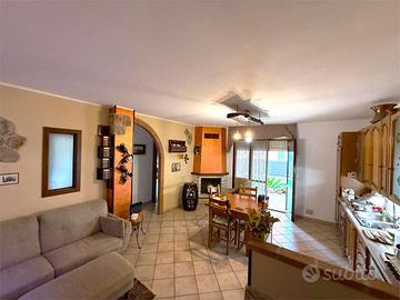 APPARTAMENTO con CORTE ESCLUSIVA E GARAGE