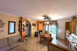 APPARTAMENTO con CORTE ESCLUSIVA E GARAGE