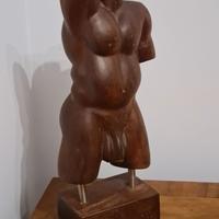 Scultura in legno torso maschile