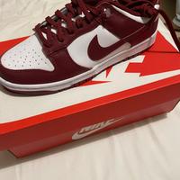 Nike dunk low basse taglia 42,5 nuove senza carte.