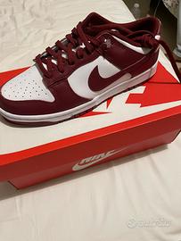 Nike dunk low basse taglia 42,5 nuove senza carte.