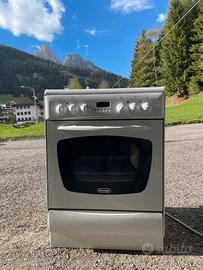 Forno con piano vetroceramica marca Delonghi