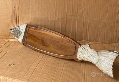 Salmone: grande tagliere in legno e metallo