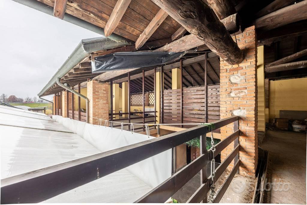 Rustico / Casale di 1236 m² con più di 5 locali a - Vista 5