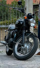 Moto Triumph Boneville T100