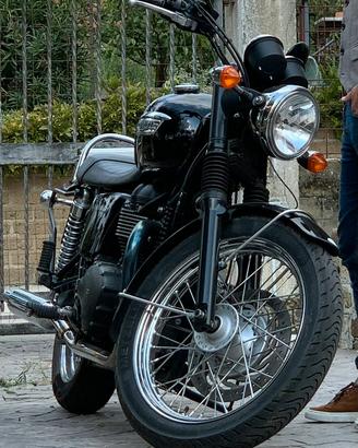 Moto Triumph Boneville T100