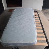 letto singolo con doghe piu' materasso