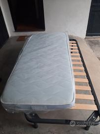 letto singolo con doghe piu' materasso