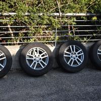 4 Cerchi in lega e 4 pneumatici 4 stagioni