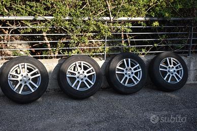 4 Cerchi in lega e 4 pneumatici 4 stagioni