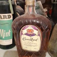 CROWN ROYAL Canadian Whisky  BOTTLED 1982 CL 100cl