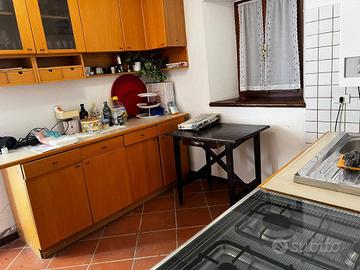 Rustico / Casale di 700 m² con più di 5 locali a P