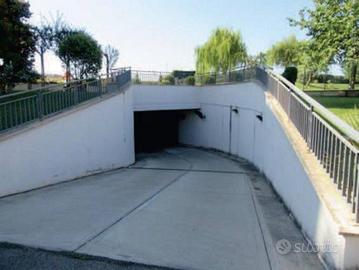 Immobile in asta di 24 m² con box auto a Roma