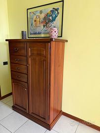 Mobile in noce massello (stile classico)
