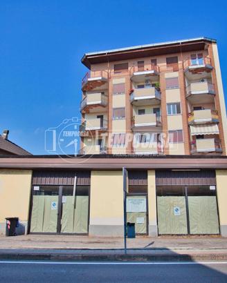 AMPIO LOCALE COMMERCIALE SENZA SPESE DI CONDOMINIO