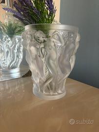 Vaso Lalique Bacchantes in cristallo. Nuovo