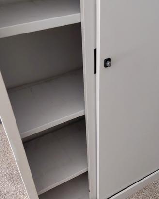 scaffali a porte scorrevoli acciaio verniciato.