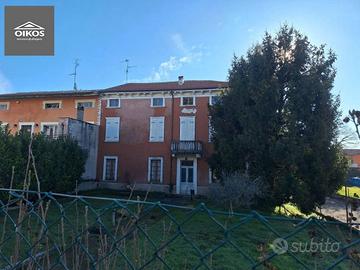 Rustico / Casale di 2800 m² con più di 5 locali e 