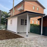 CASETTA IN LEGNO CON PORTICO