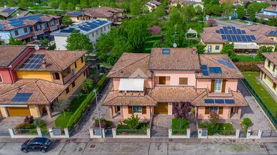 VILLA A SCHIERA D'ANGOLO A FABBRICO