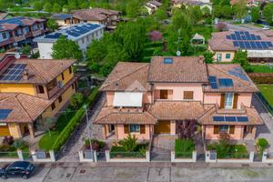 VILLA A SCHIERA D'ANGOLO A FABBRICO