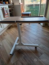 tavolino pieghevole a forma di C