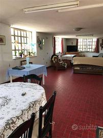 Palazzo / Stabile di 5440 m² con più di 5 locali a