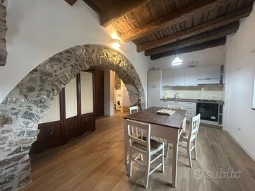 MONOLOCALE A SANTA MARINA