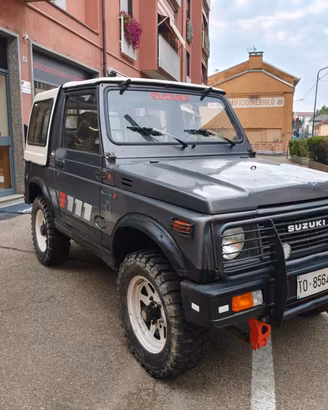 Suzuki SJ 413 SJ410 Berlina De Luxe