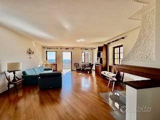 Appartamento di 140 m² con più di 5 locali e box a