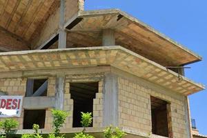 Fabbricato da ultimare cielo terra con giardino