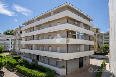 3 LOCALI A FRANCAVILLA AL MARE