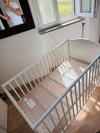 Lettino bianco  per bamino