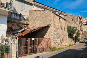 Terreno 50 mq - uso garage o bilocale