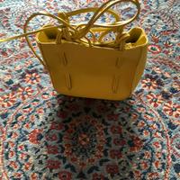 Borsa gialla di pelle