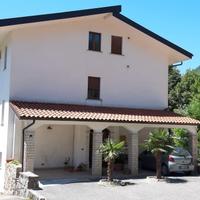 Appartamento in villino bifamiliare posto al 1 pia