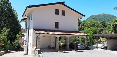 Appartamento in villino bifamiliare posto al 1 pia