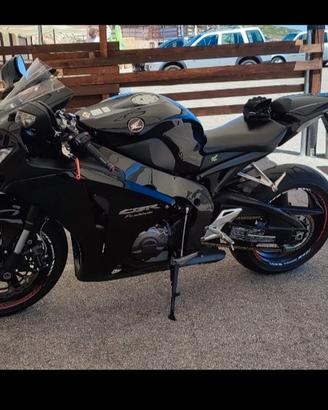 Honda CBR 1000 RR fireblade 