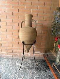 Anfora romana in terracotta con treppiede h 1 m