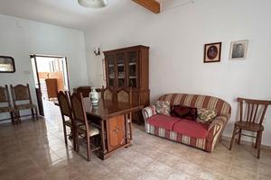 Casa campidanese con cortile in zona centrale