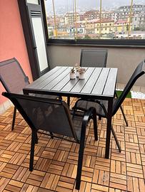 Set tavolo e  quattro sedie da giardino metallo
