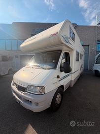 camper mansardato Adria coral con letto matrimonia