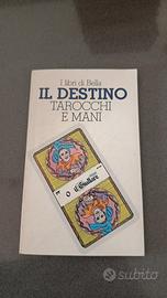 libro il destino tarocch e mani