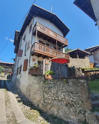 CASA DI MONTAGNA IN BORGO TIPICO