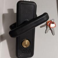 serratura con asta a grillo (sopra e sotto) x box